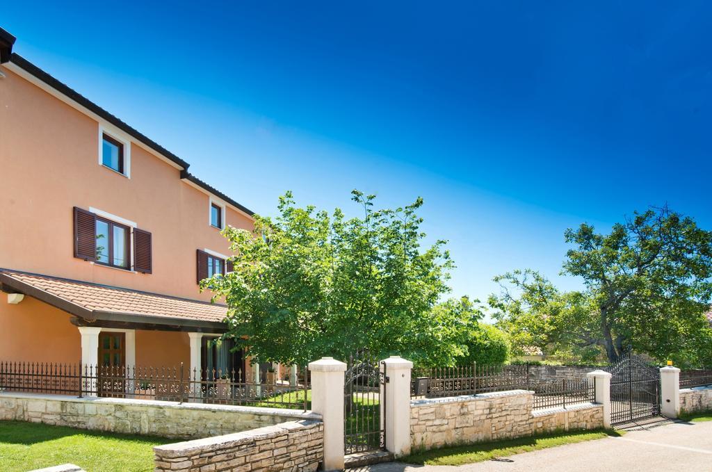Villas Montrin Kastel Room photo