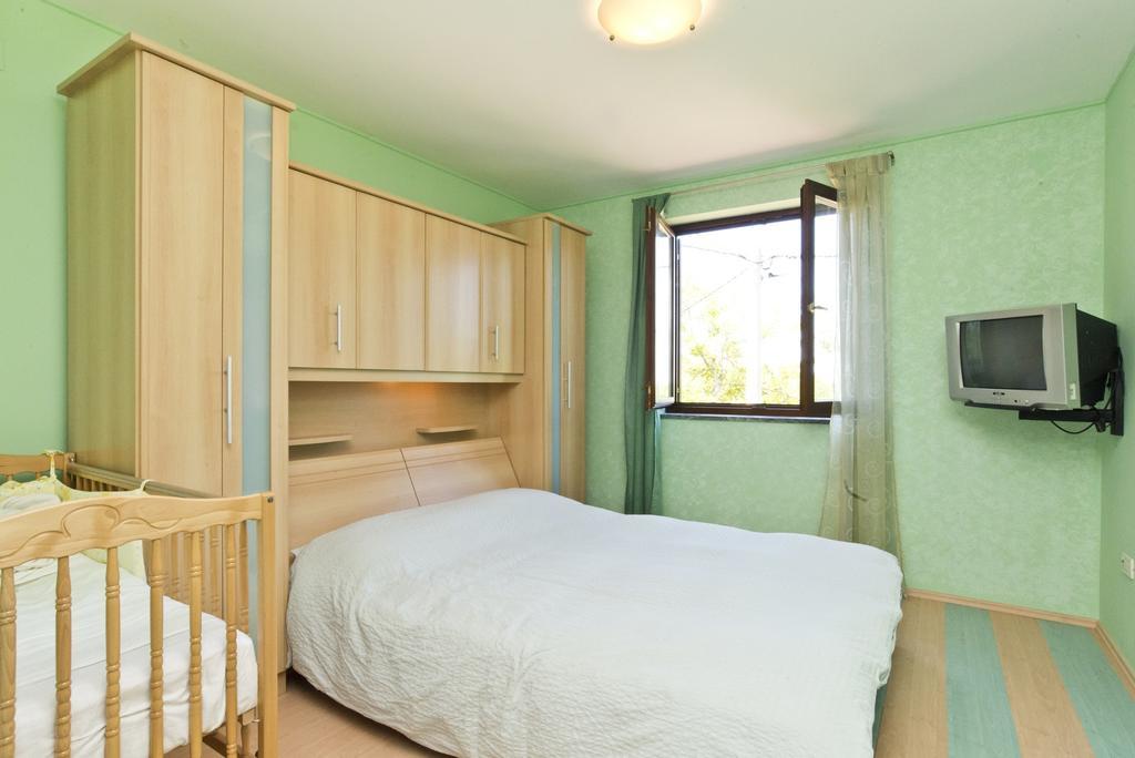 Villas Montrin Kastel Room photo