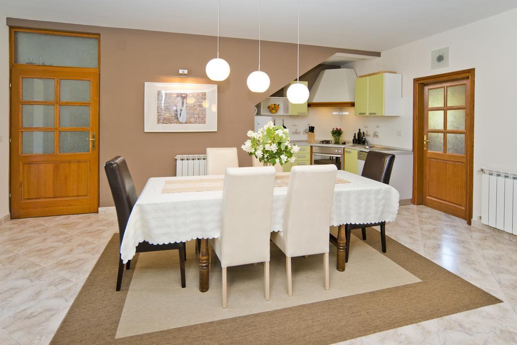 Villas Montrin Kastel Room photo