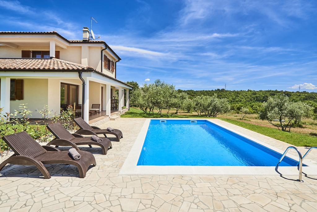 Villas Montrin Kastel Exterior photo