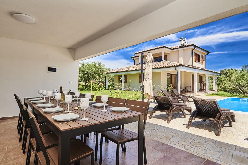 Villas Montrin Kastel Exterior photo