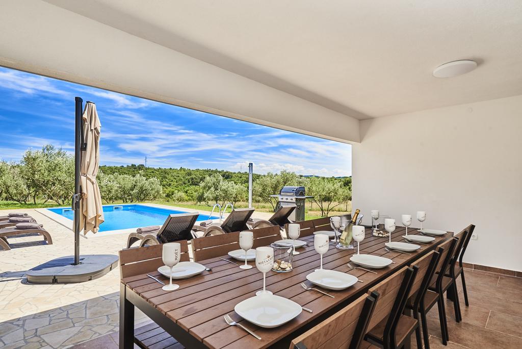 Villas Montrin Kastel Exterior photo