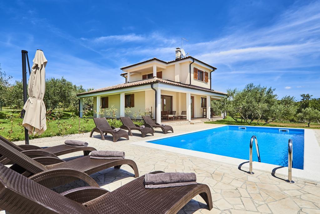 Villas Montrin Kastel Exterior photo