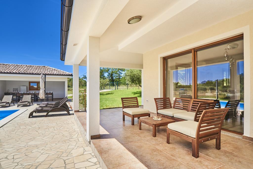 Villas Montrin Kastel Exterior photo