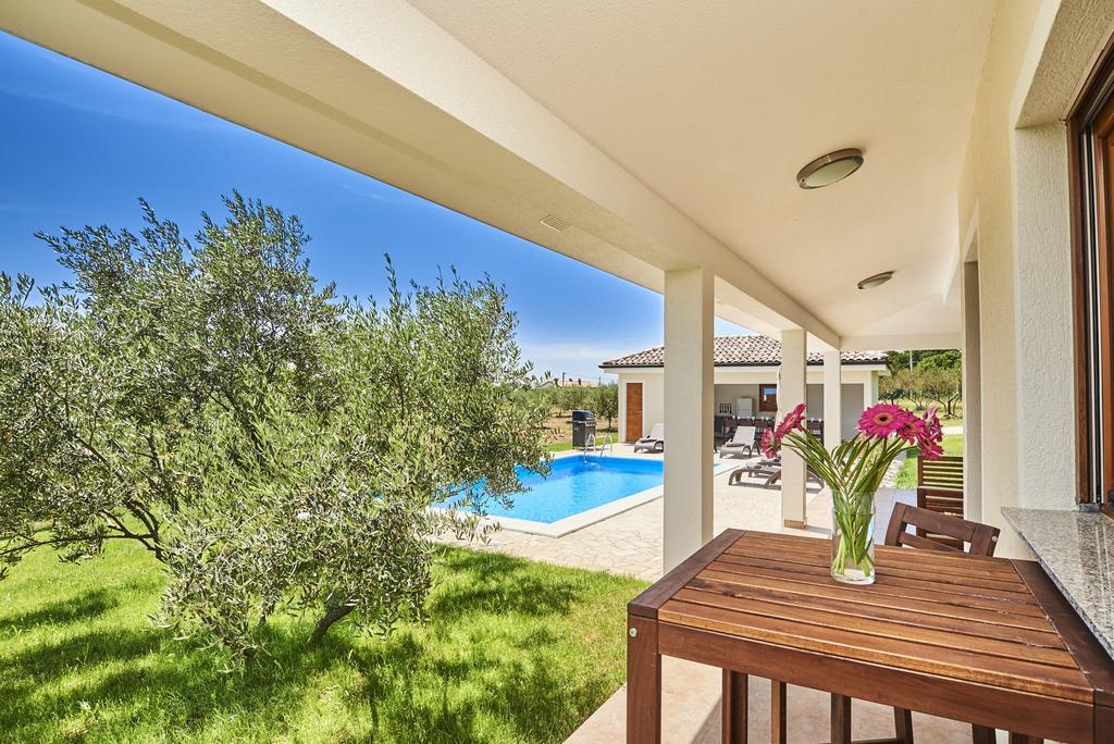 Villas Montrin Kastel Exterior photo