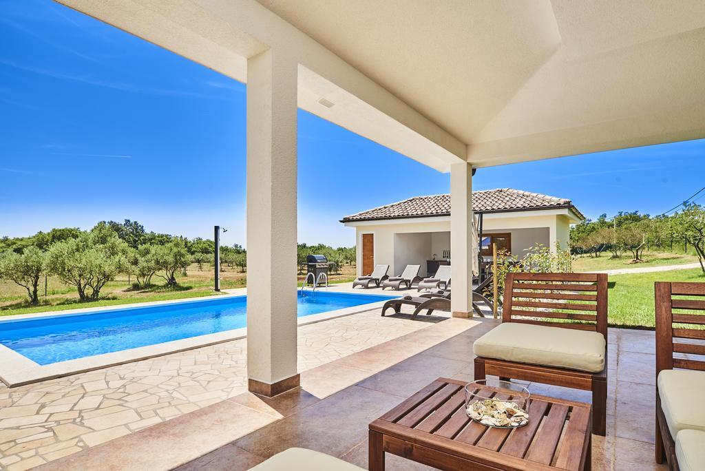 Villas Montrin Kastel Exterior photo