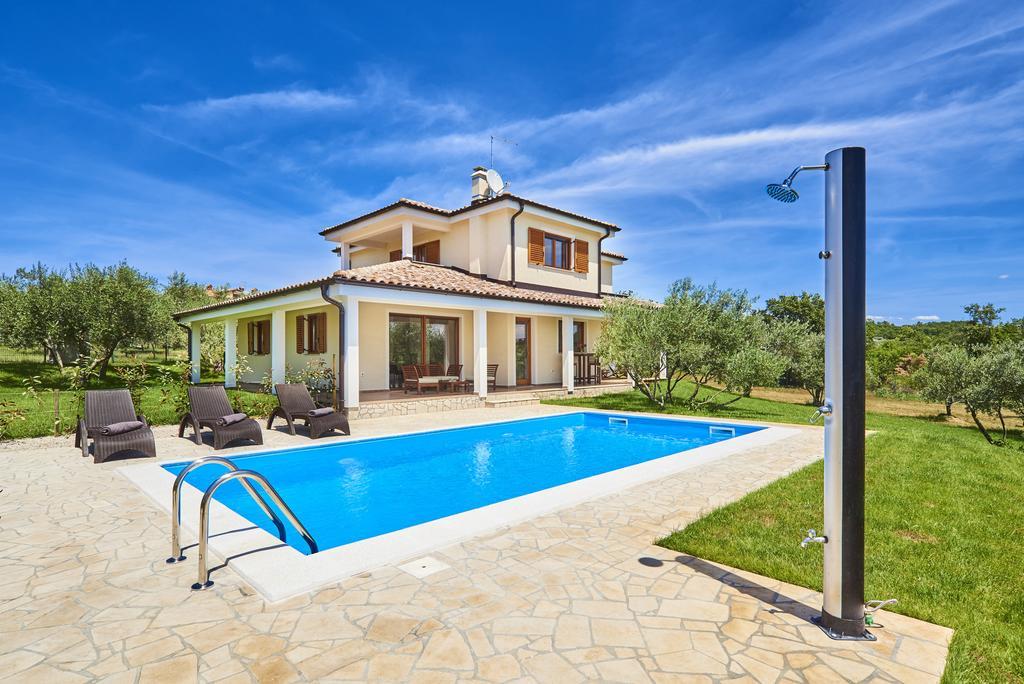 Villas Montrin Kastel Exterior photo