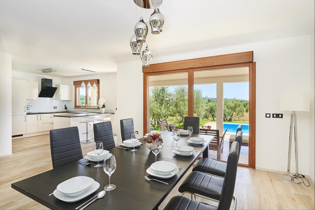 Villas Montrin Kastel Exterior photo
