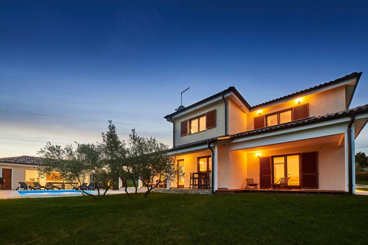Villas Montrin Kastel Exterior photo